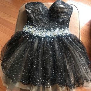 VIENNA SHORT FORMAL